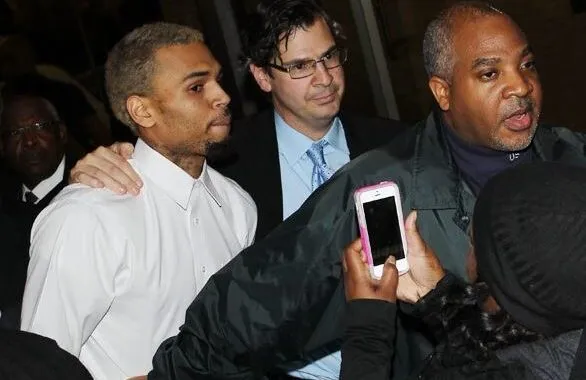 Chris Brown leaves rehab